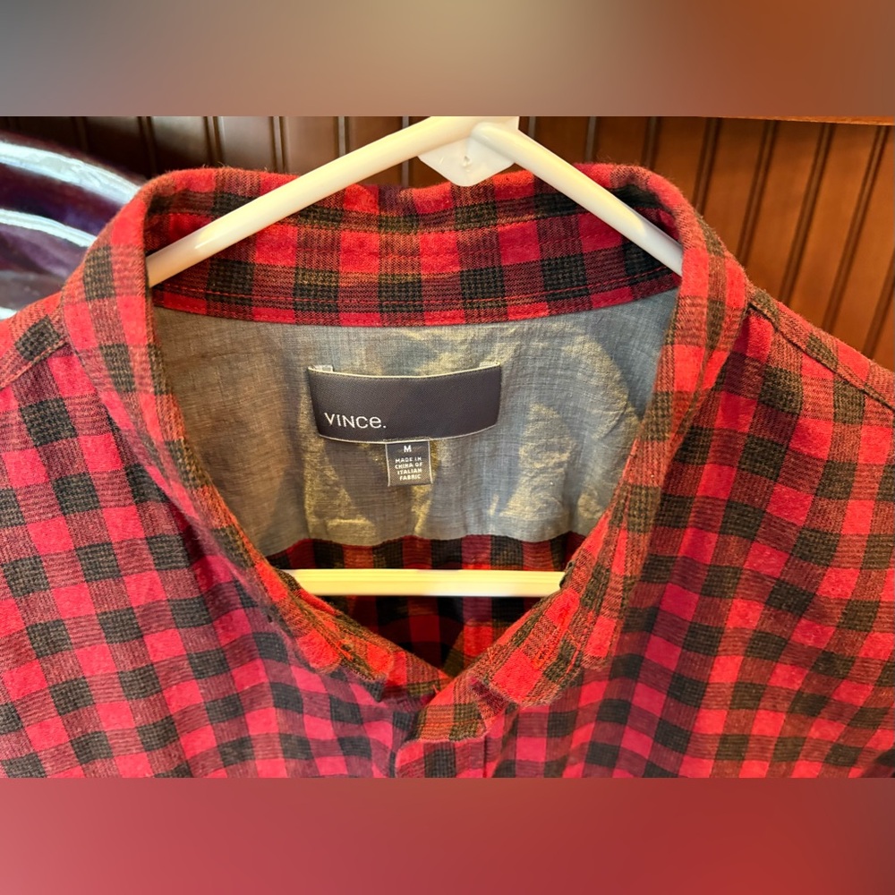 Vince men’s button front flannel shirt. Sharp red & blue plaid. Medium - Picture 4 of 6